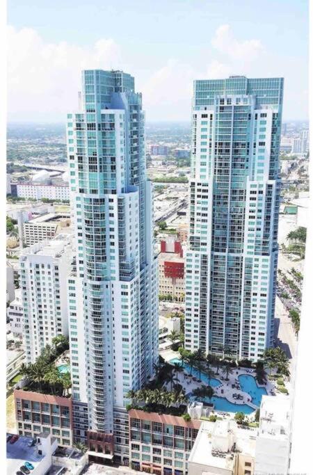 Resort And Luxurious Living In Downtown Miami Exteriör bild