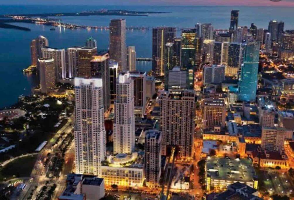 Resort And Luxurious Living In Downtown Miami Exteriör bild